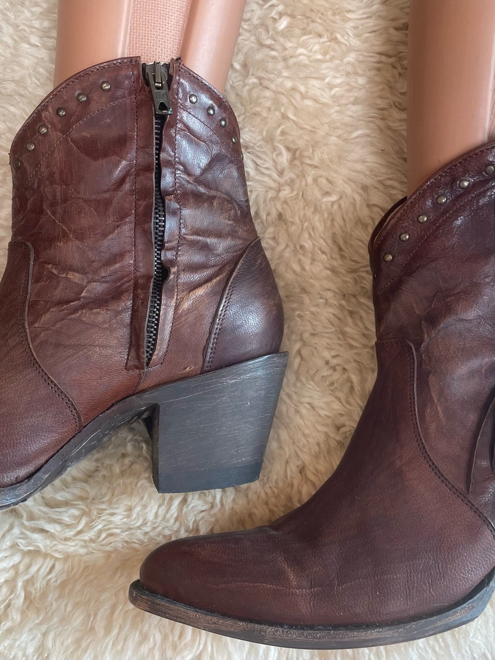 IDLLWIND*Fueled by Miranda Lambert* Brown Leather fringe studs Ankle boots 8.5 - Picture 2 of 8